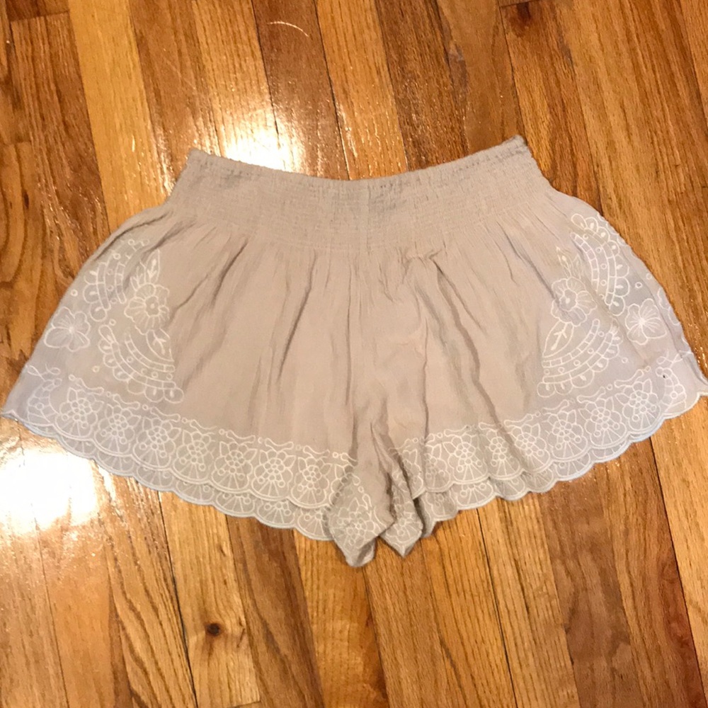 Cream flowy shorts